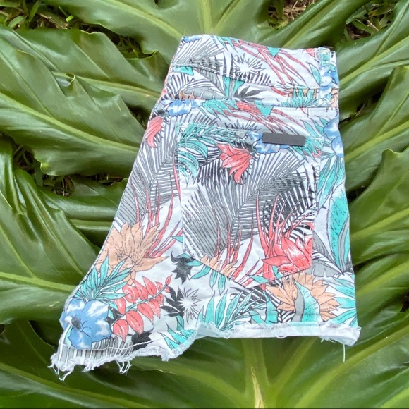 Marie Cher Palm and Floral Print Shorts - Picture 8 of 8